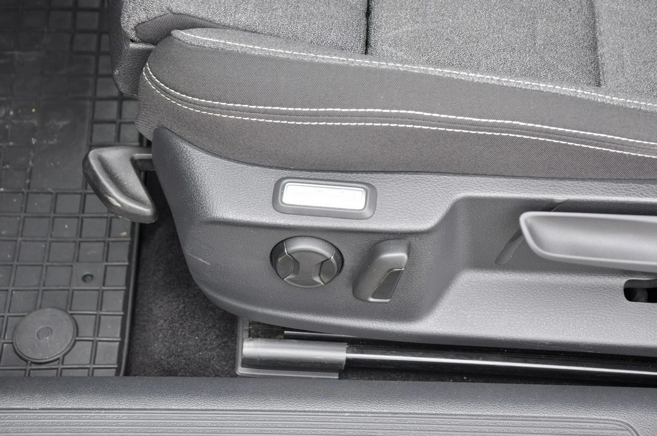 Volkswagen Passat - Zdjęcie 12