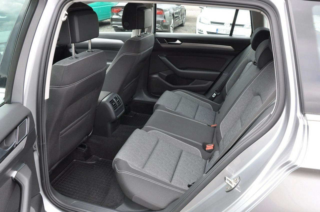 Volkswagen Passat - Zdjęcie 23