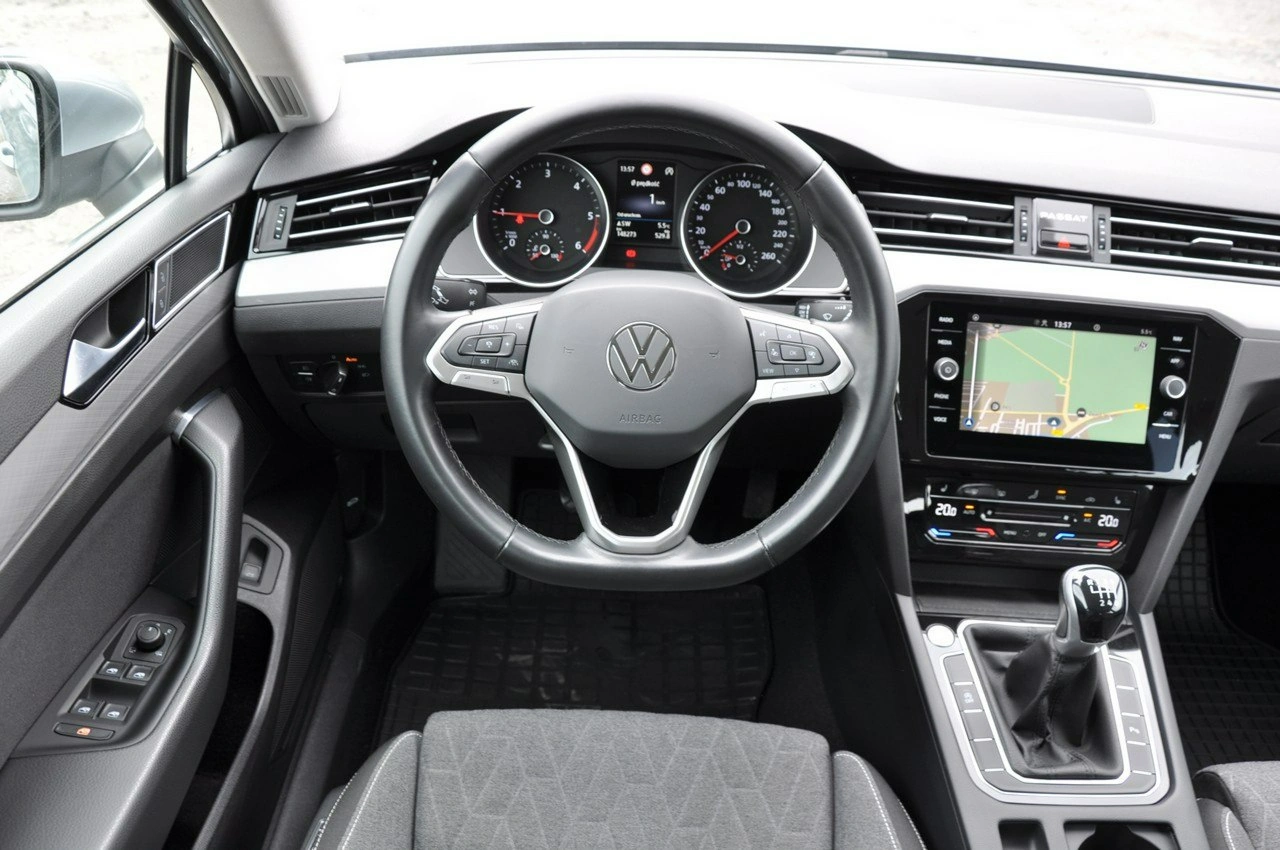 Volkswagen Passat - Zdjęcie 24