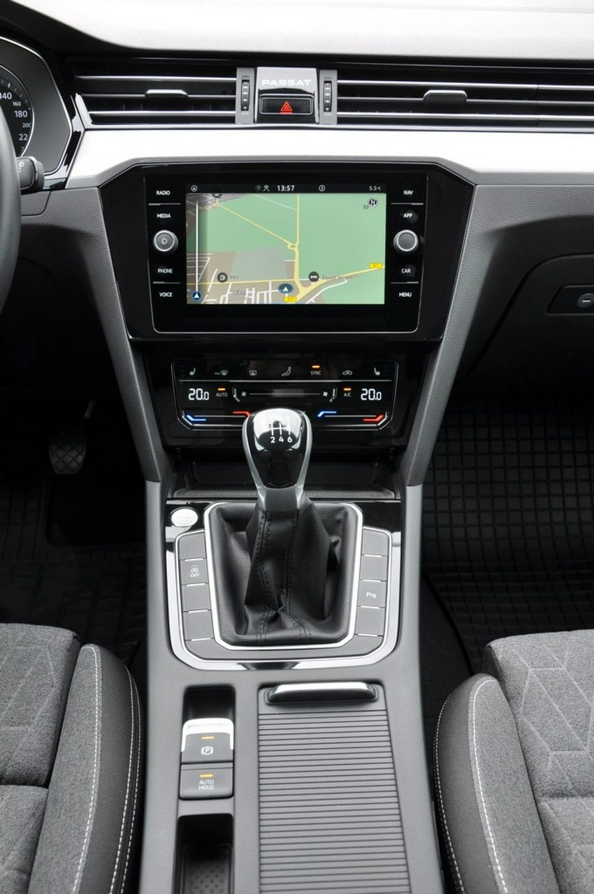 Volkswagen Passat - Zdjęcie 25