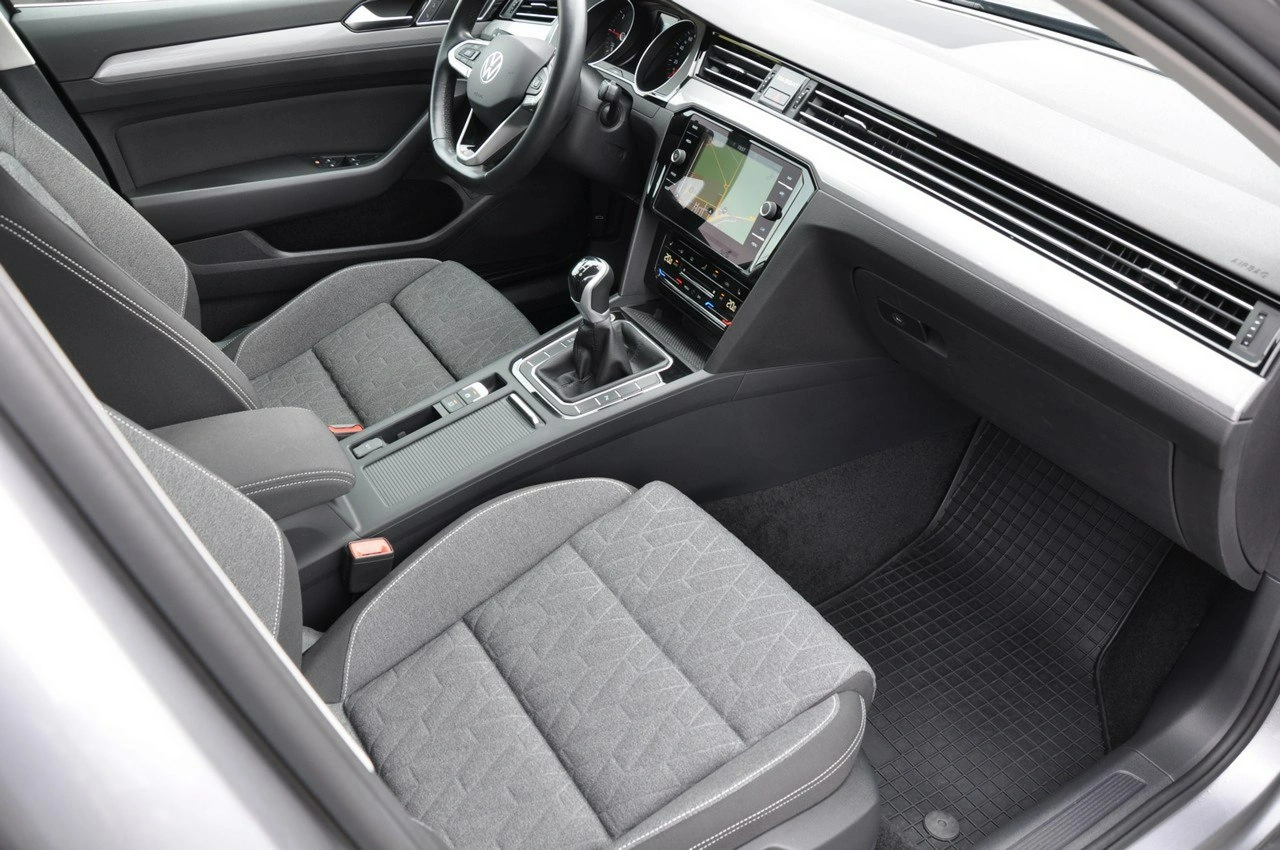 Volkswagen Passat - Zdjęcie 28