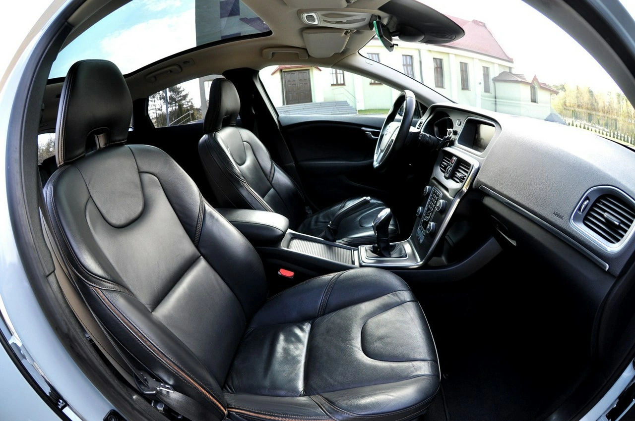 Volvo V40 Cross Country - Zdjęcie 9