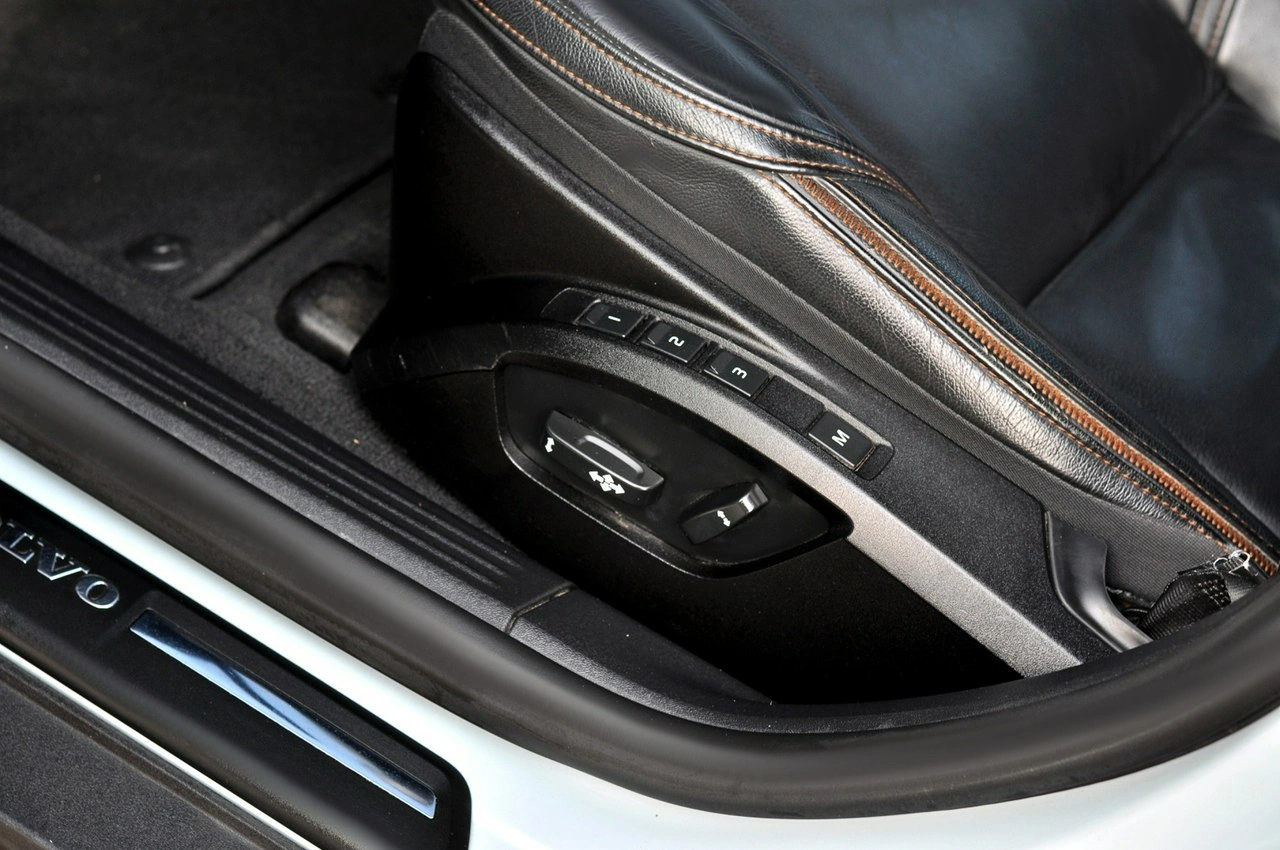 Volvo V40 Cross Country - Zdjęcie 8