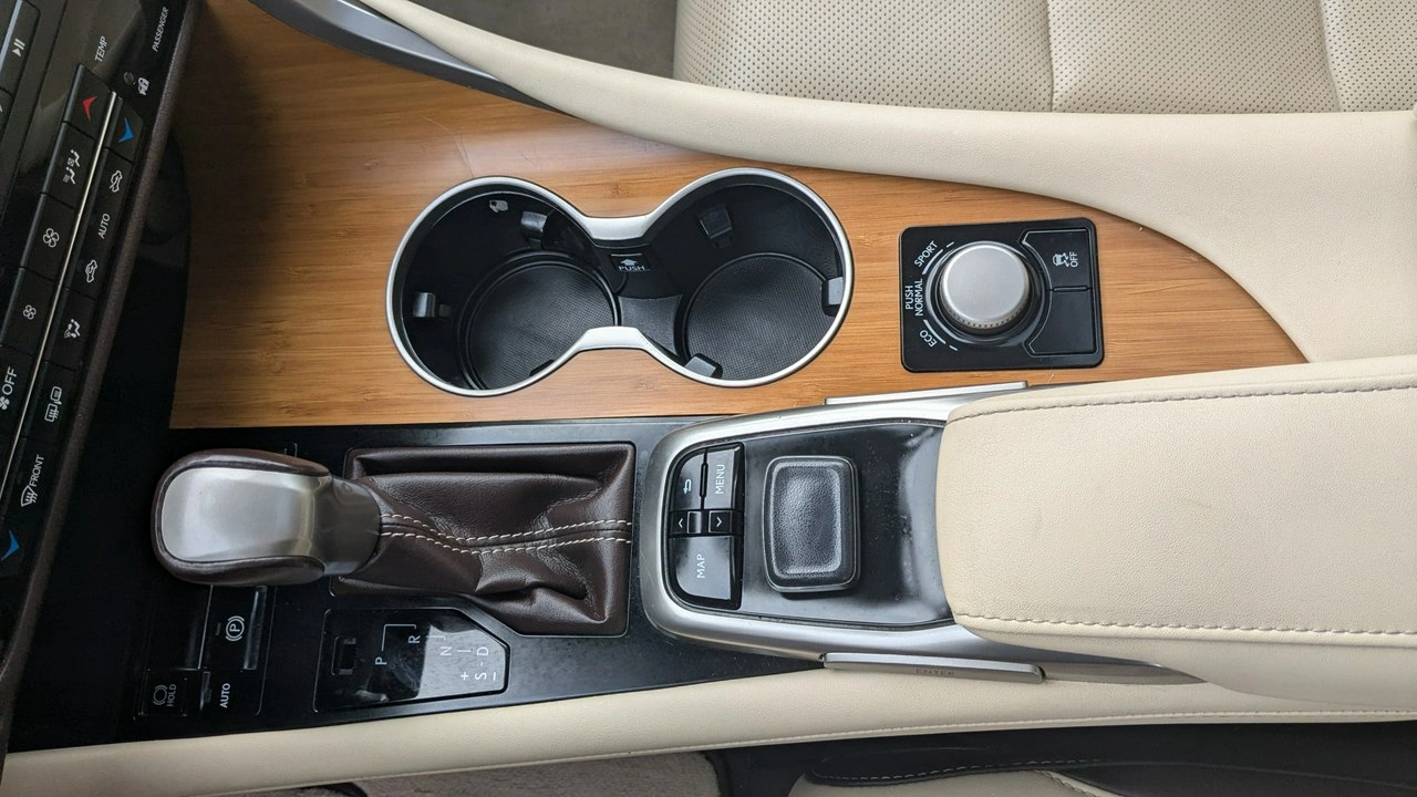 Lexus RX - Zdjęcie 24