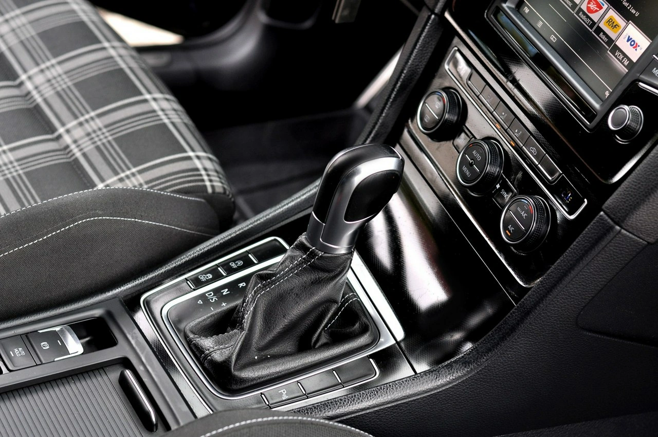 Volkswagen Golf - Zdjęcie 14