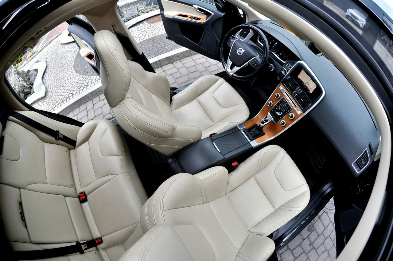 Volvo XC 60 - Zdjęcie 10