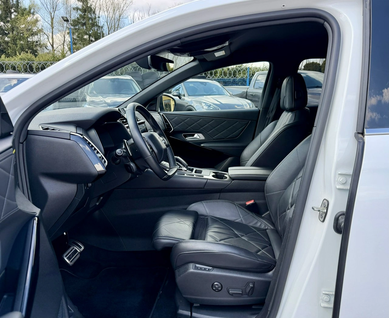 DS Automobiles DS 7 Crossback - Zdjęcie 8