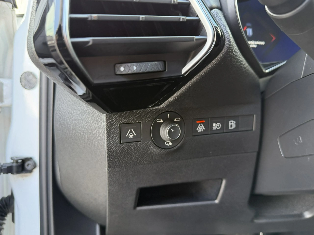 DS Automobiles DS 7 Crossback - Zdjęcie 37