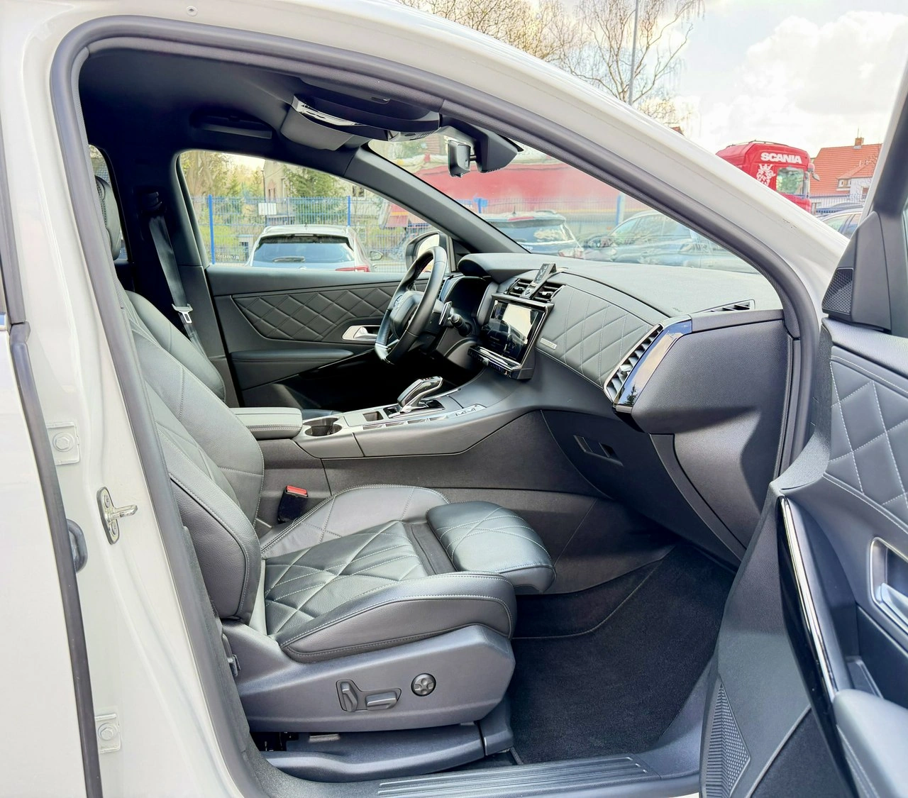 DS Automobiles DS 7 Crossback - Zdjęcie 12