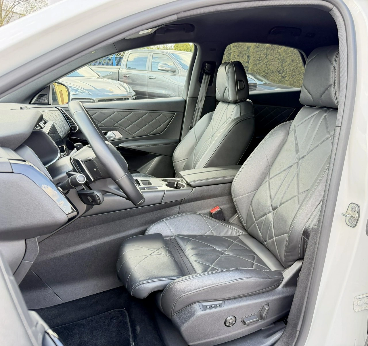 DS Automobiles DS 7 Crossback - Zdjęcie 16