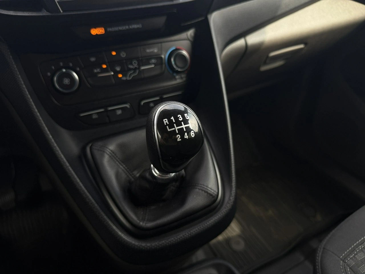 Ford Transit Connect - Zdjęcie 25