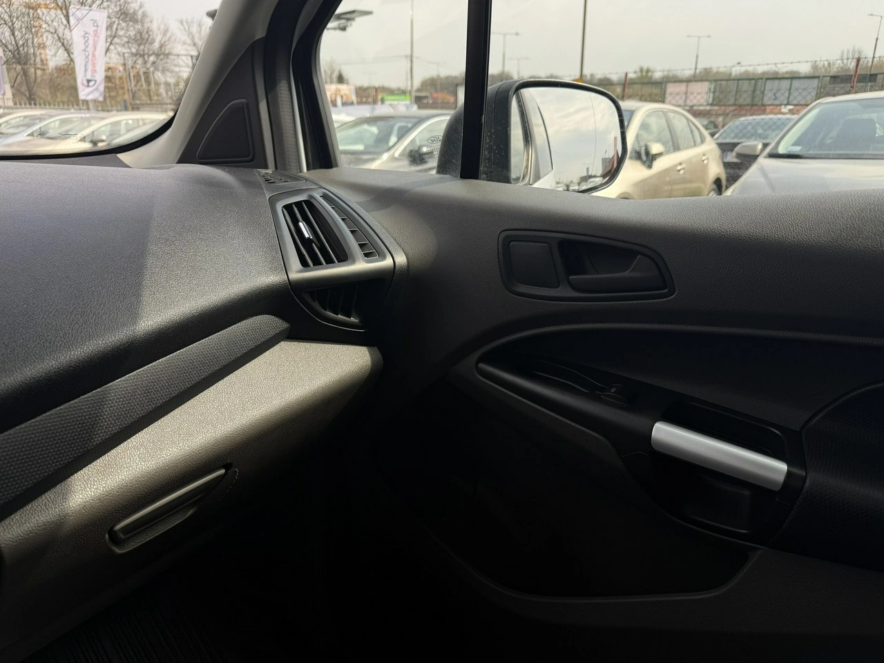 Ford Transit Connect - Zdjęcie 26