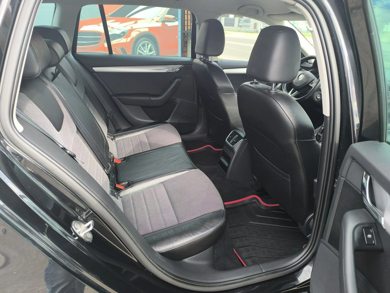 Skoda Octavia - Zdjęcie 24