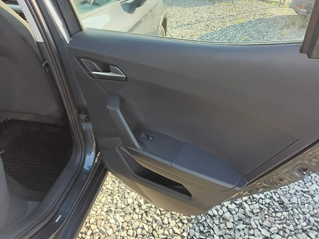 Seat Arona - Zdjęcie 31