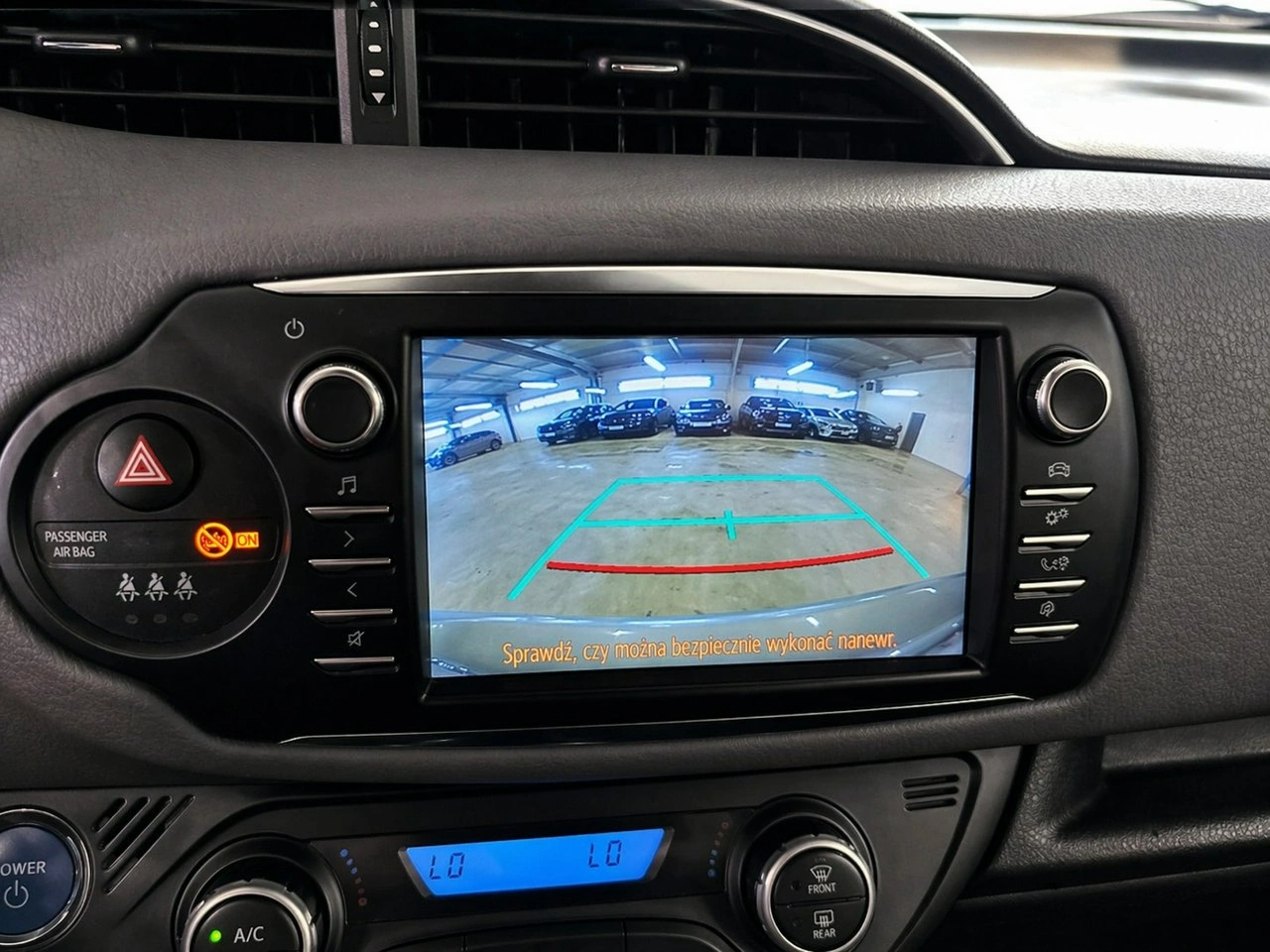 Toyota Yaris - Zdjęcie 12