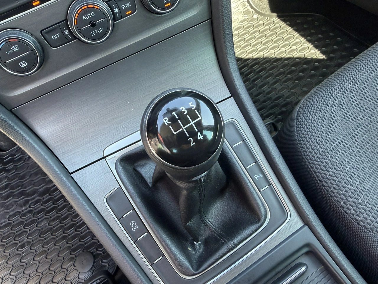 Volkswagen Golf - Zdjęcie 20