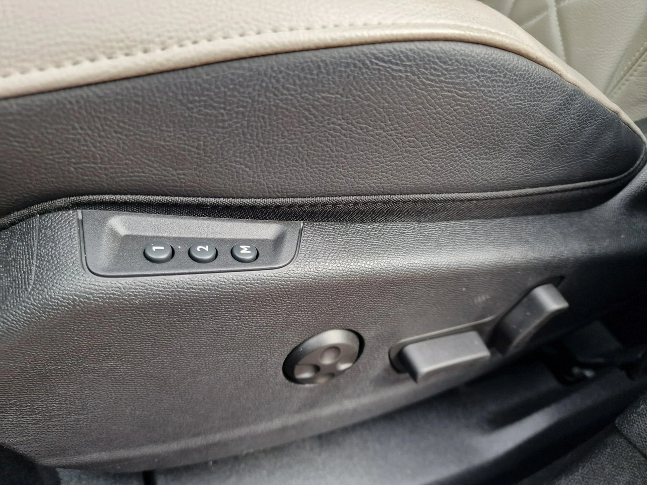 DS Automobiles DS 7 Crossback - Zdjęcie 21