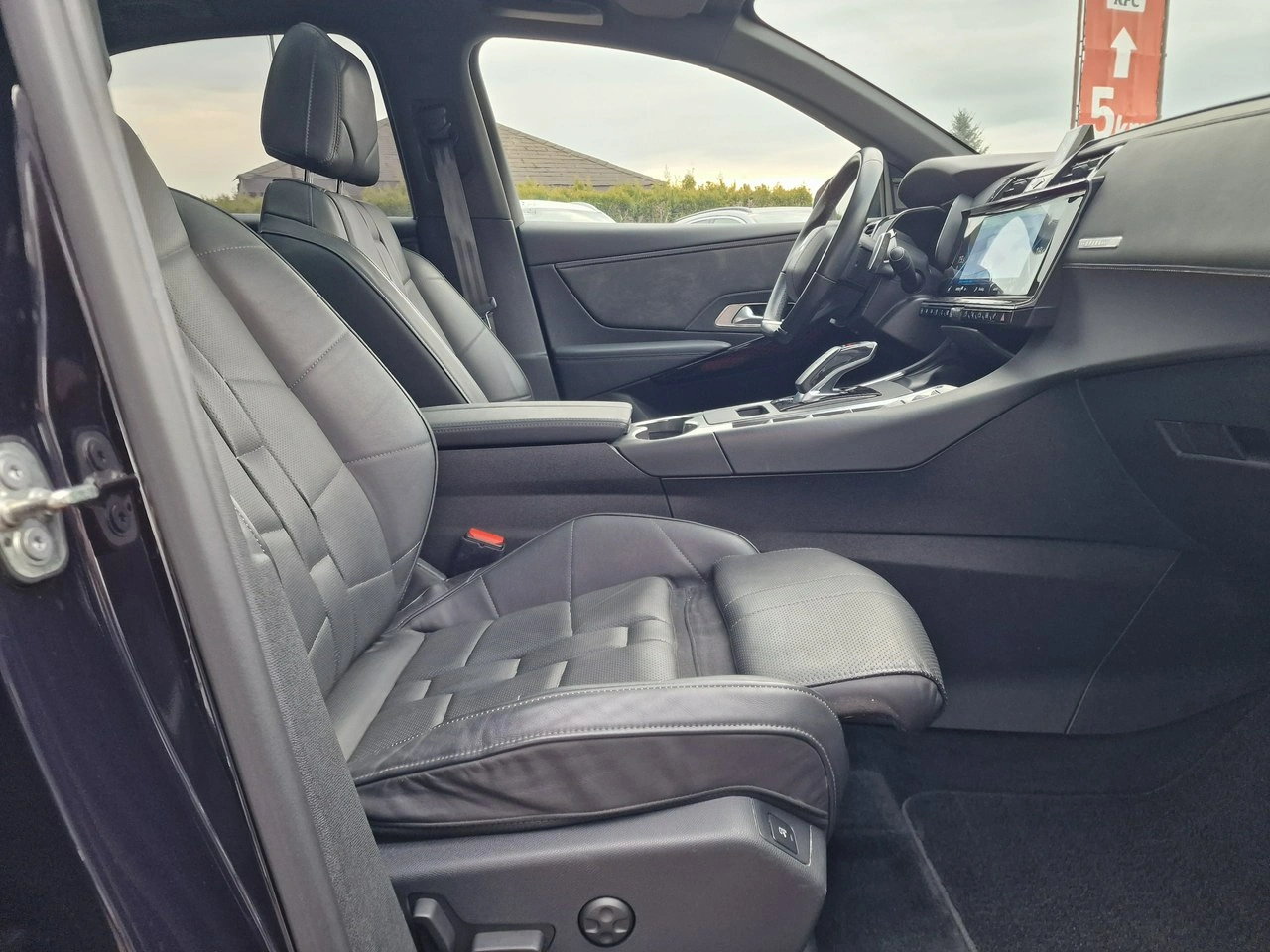 DS Automobiles DS 7 Crossback - Zdjęcie 24