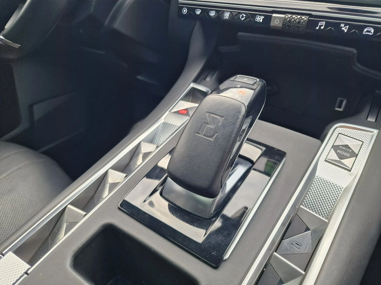 DS Automobiles DS 7 Crossback - Zdjęcie 26