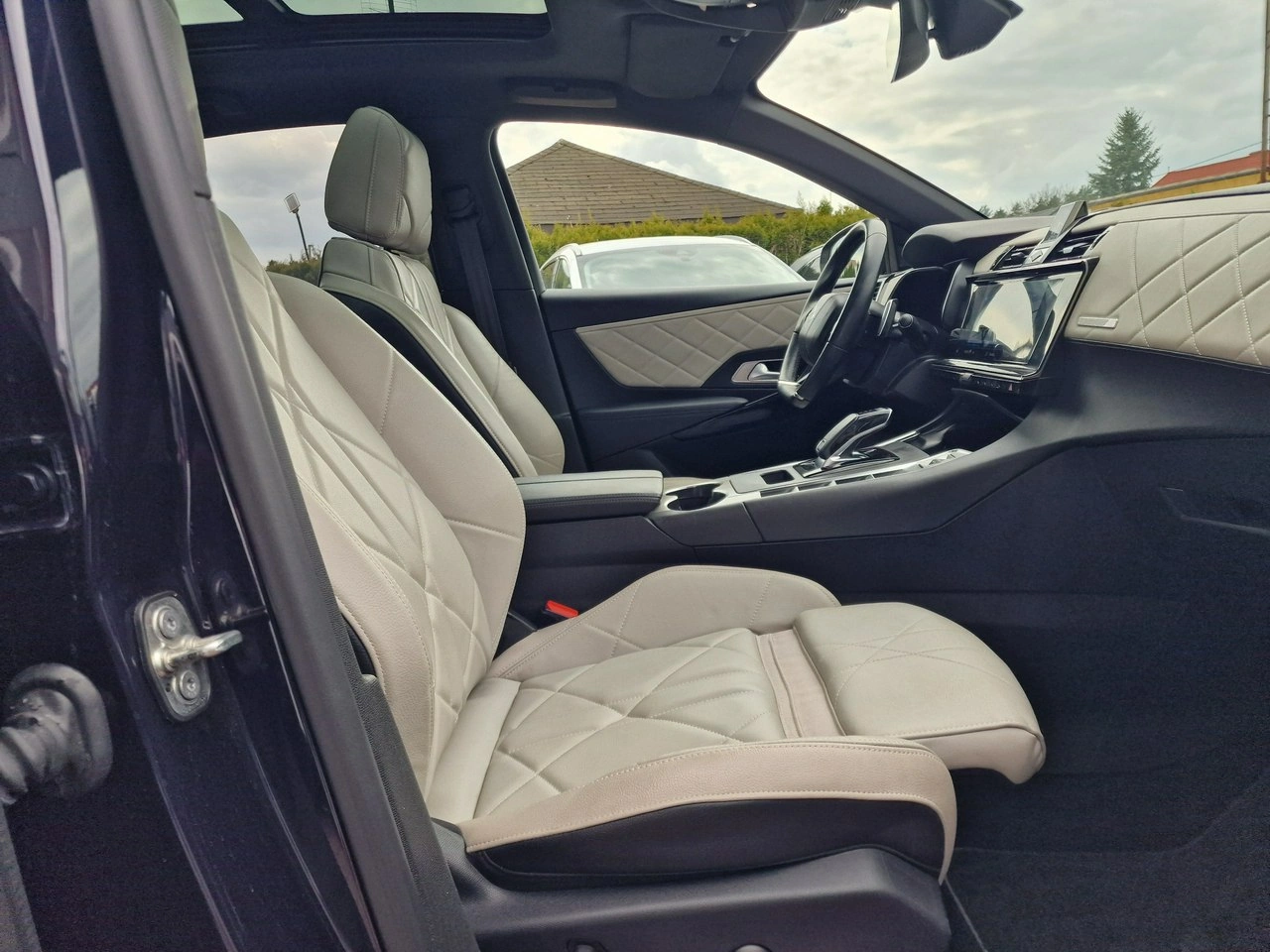 DS Automobiles DS 7 Crossback - Zdjęcie 27