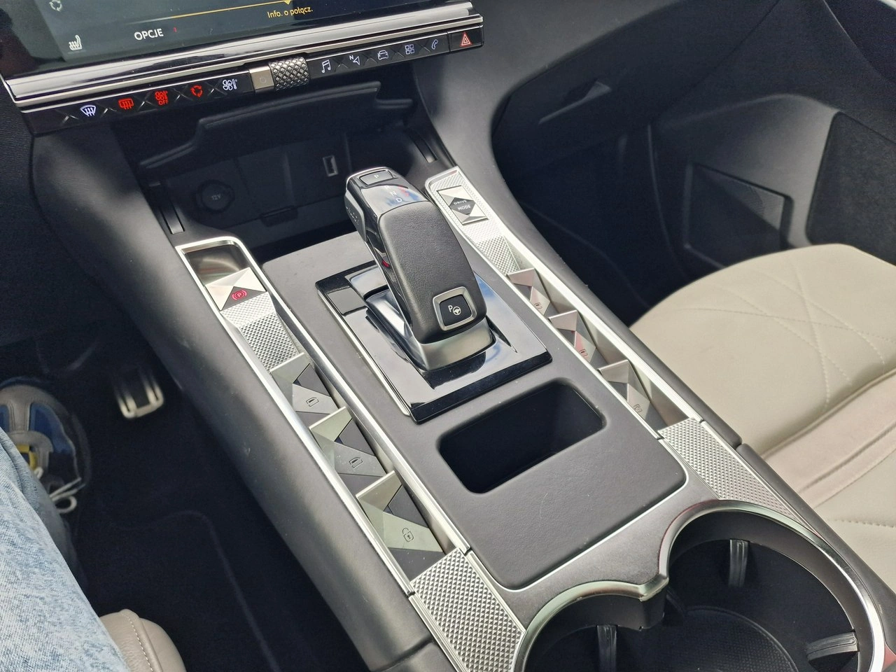 DS Automobiles DS 7 Crossback - Zdjęcie 36