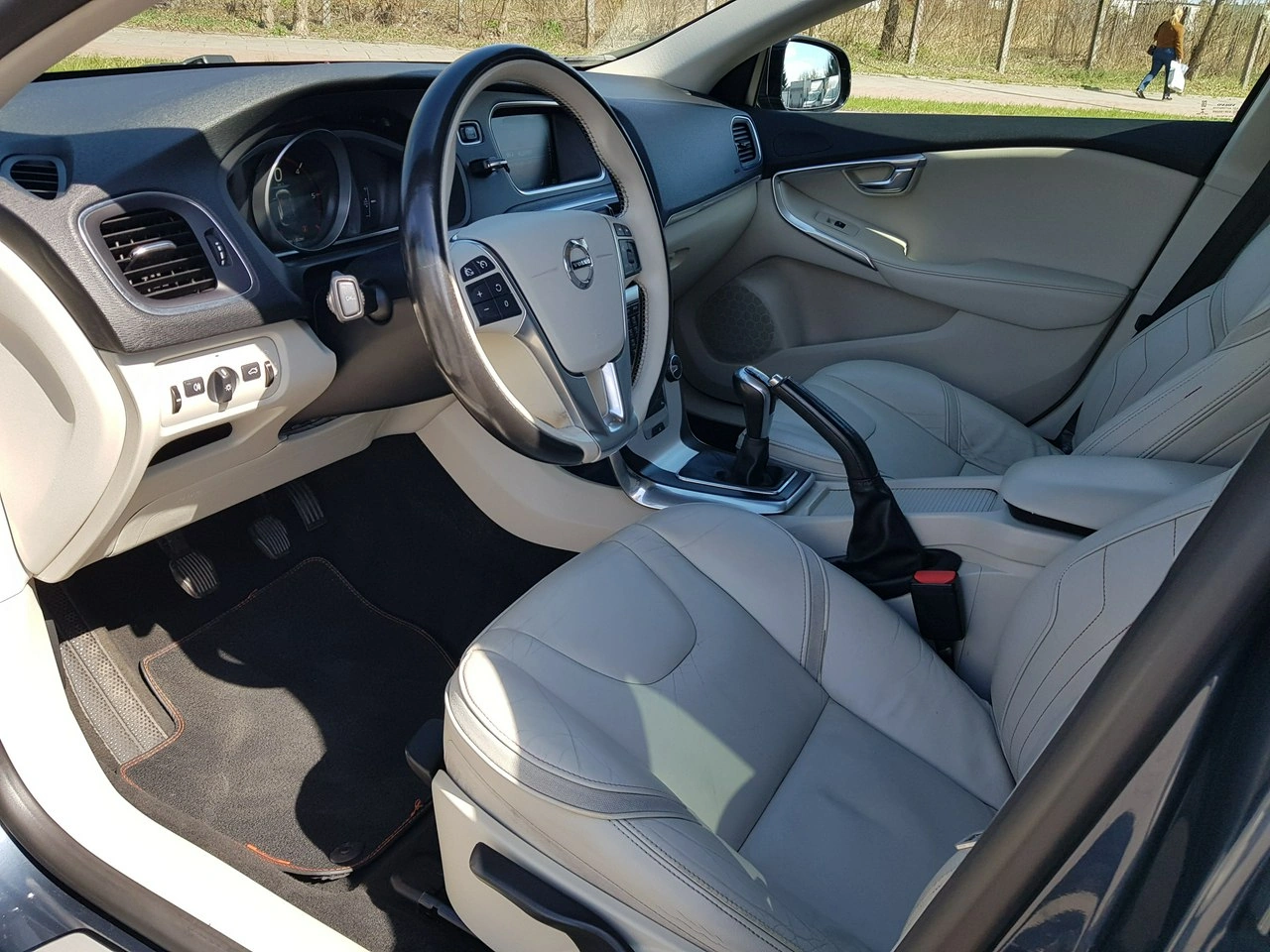 Volvo V40 - Zdjęcie 9