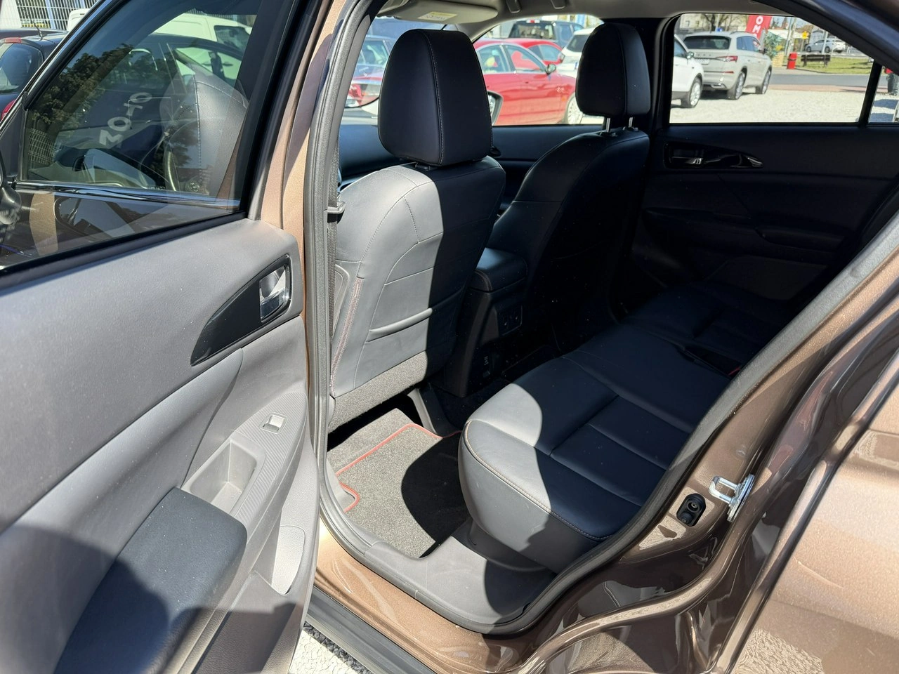 Mitsubishi Eclipse Cross - Zdjęcie 29