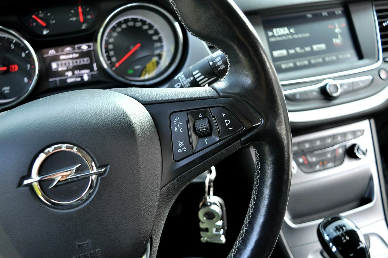 Opel Astra Sports Tourer - Zdjęcie 21