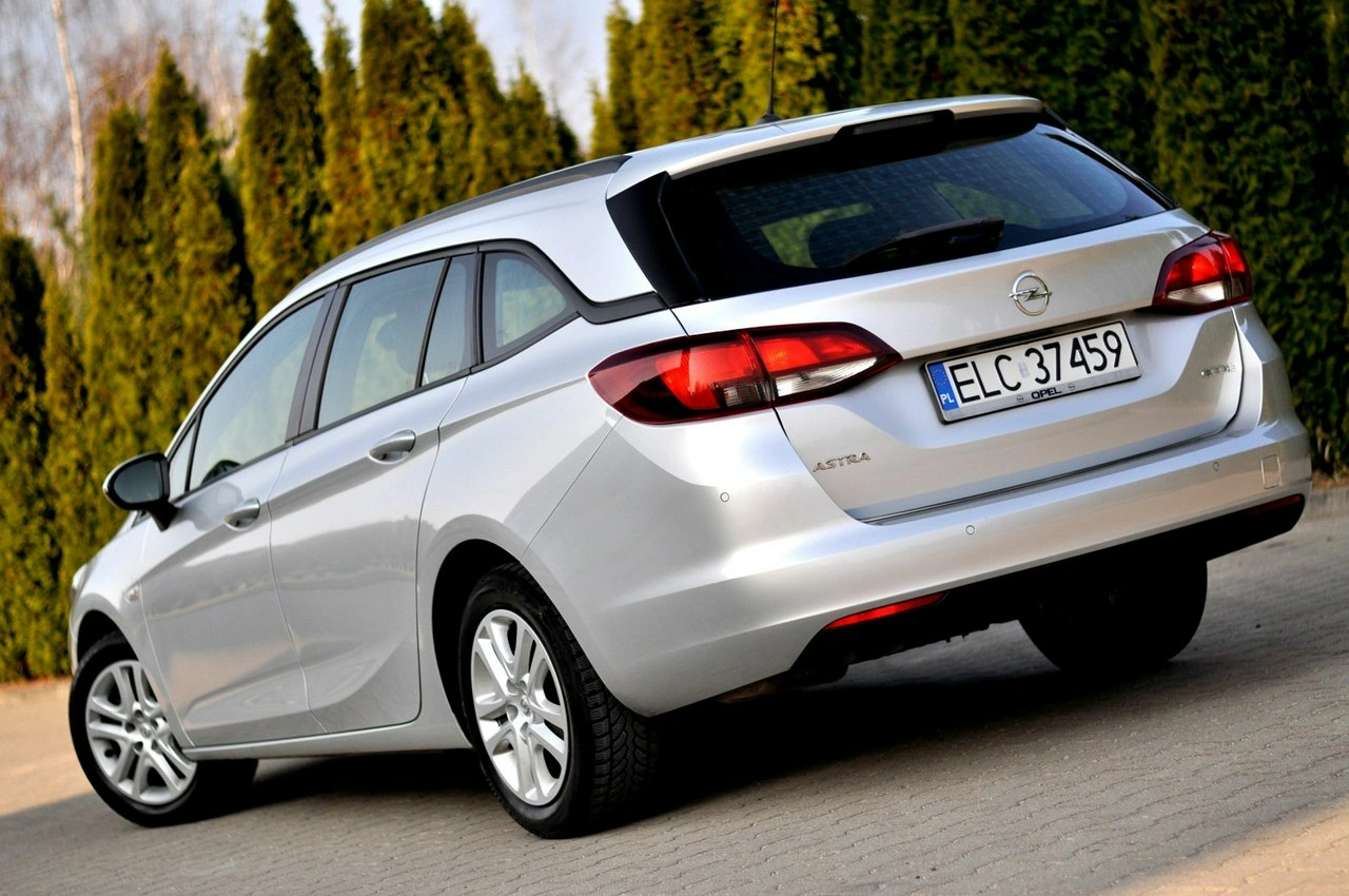 Opel Astra Sports Tourer - Zdjęcie 31