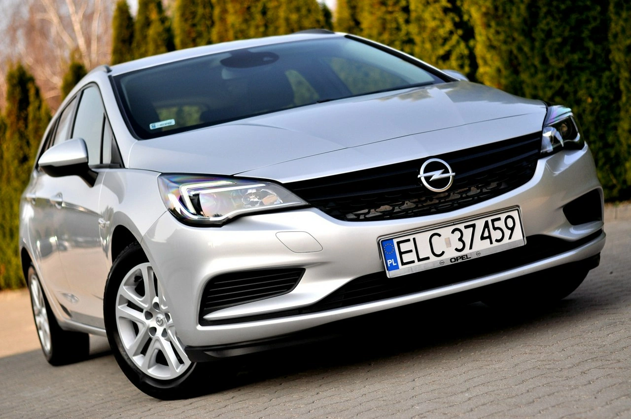 Opel Astra Sports Tourer - Zdjęcie 32