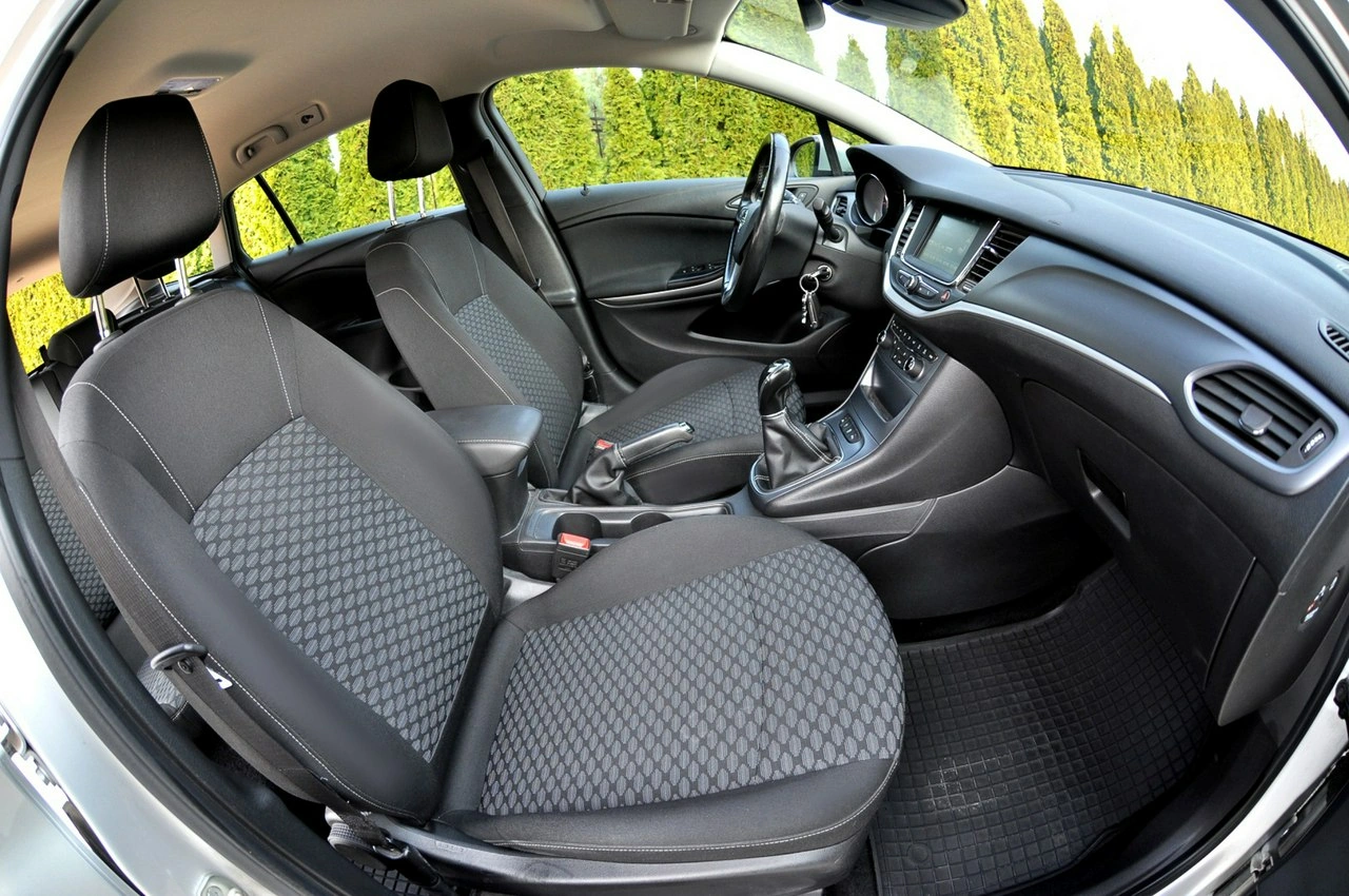 Opel Astra Sports Tourer - Zdjęcie 7