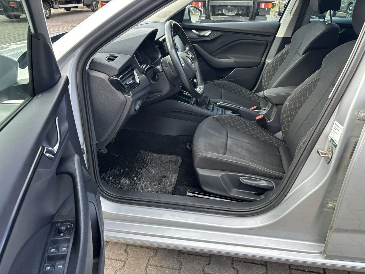 Skoda RAPID - Zdjęcie 10