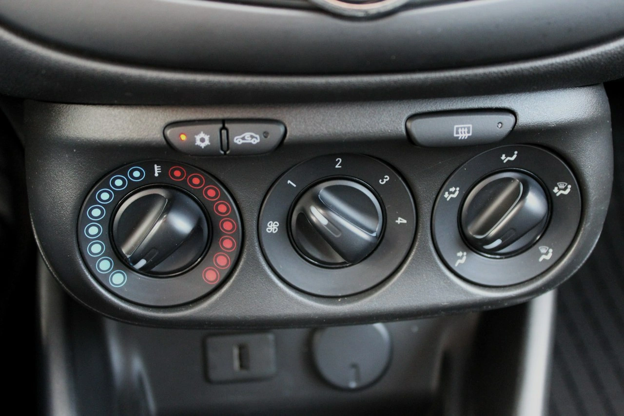 Opel Corsa - Zdjęcie 15