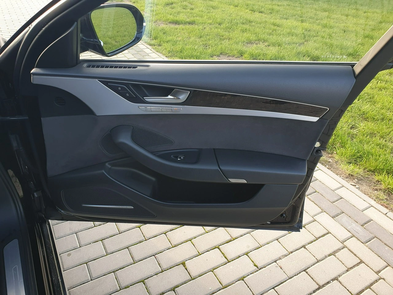 Audi A8 - Zdjęcie 25