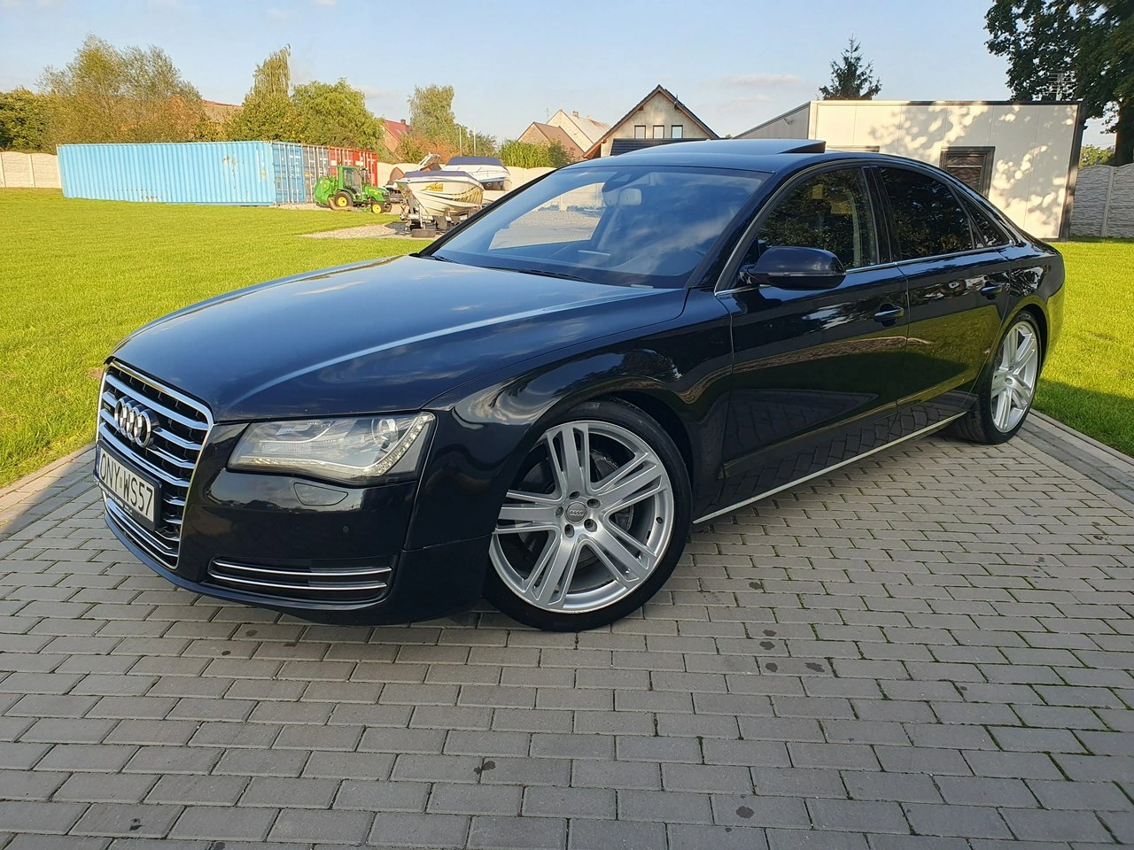 Audi A8 - Główne zdjęcie