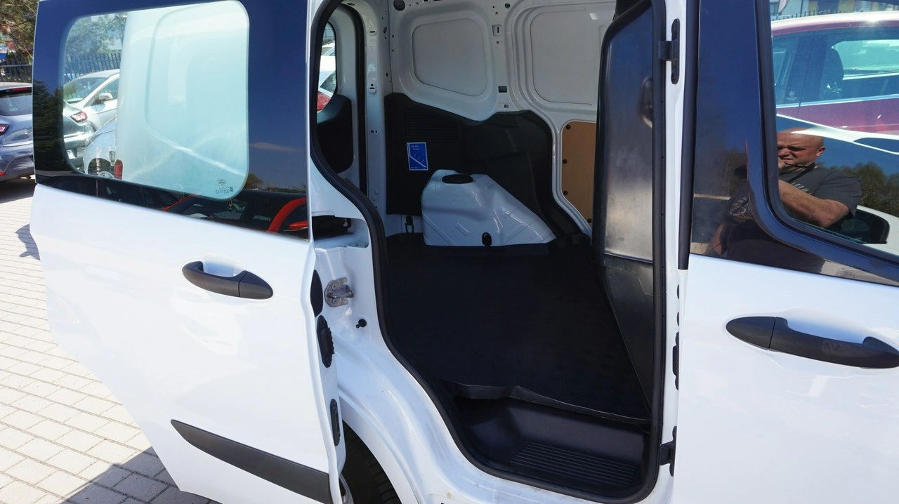 Ford Transit Courier - Zdjęcie 11