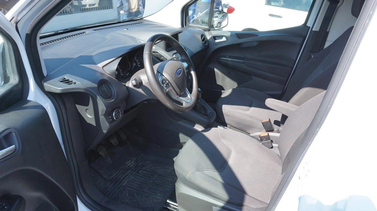 Ford Transit Courier - Zdjęcie 8