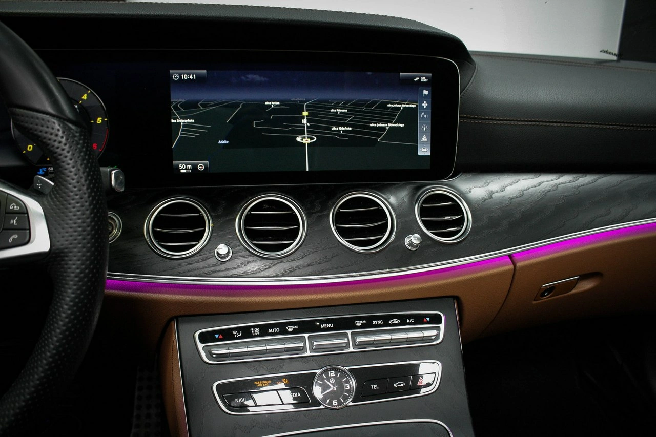 Mercedes E 220 - Zdjęcie 15