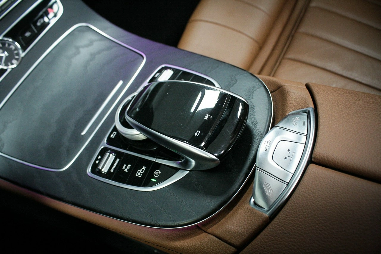 Mercedes E 220 - Zdjęcie 17