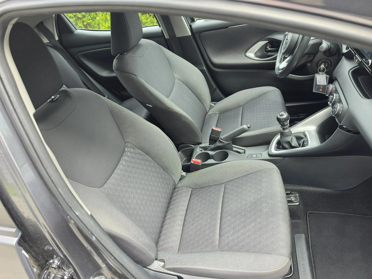 Toyota Yaris - Zdjęcie 14