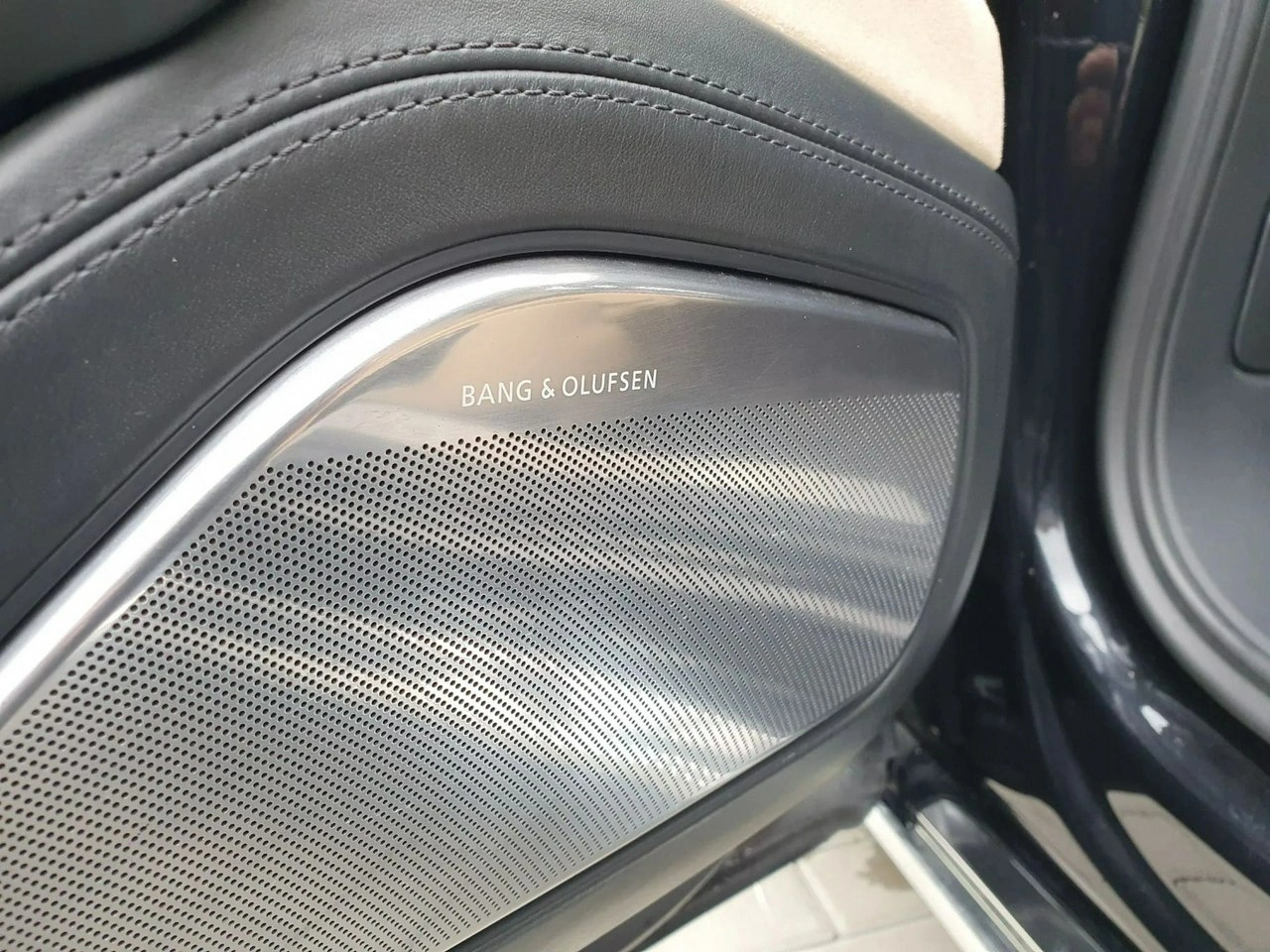 Audi A8 - Zdjęcie 23