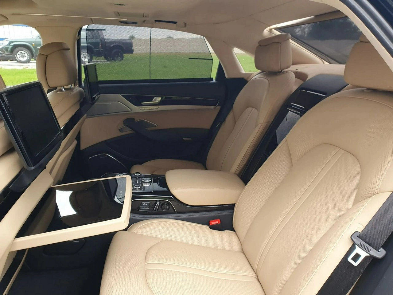 Audi A8 - Zdjęcie 24