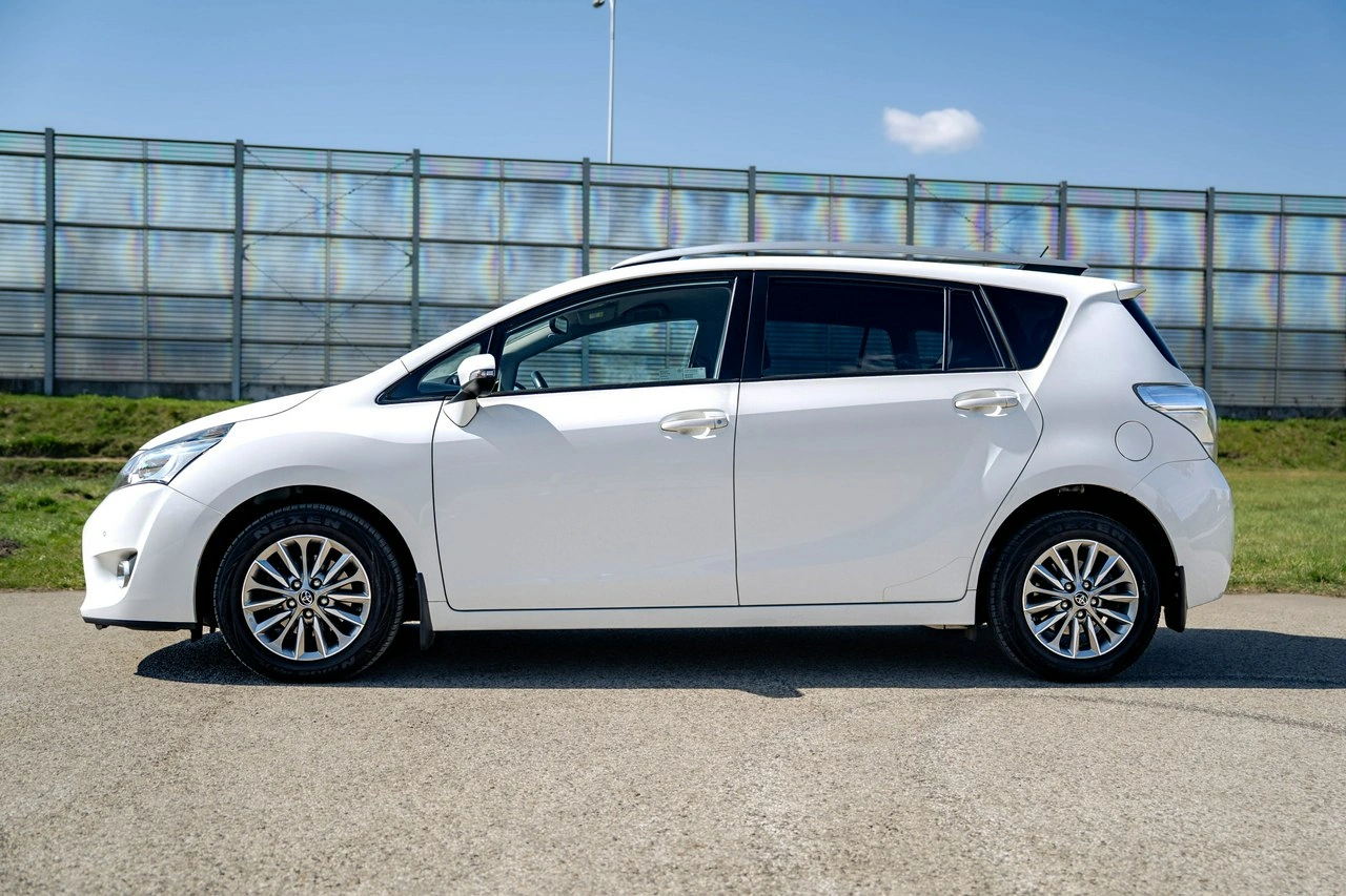 Toyota Verso - Zdjęcie 11