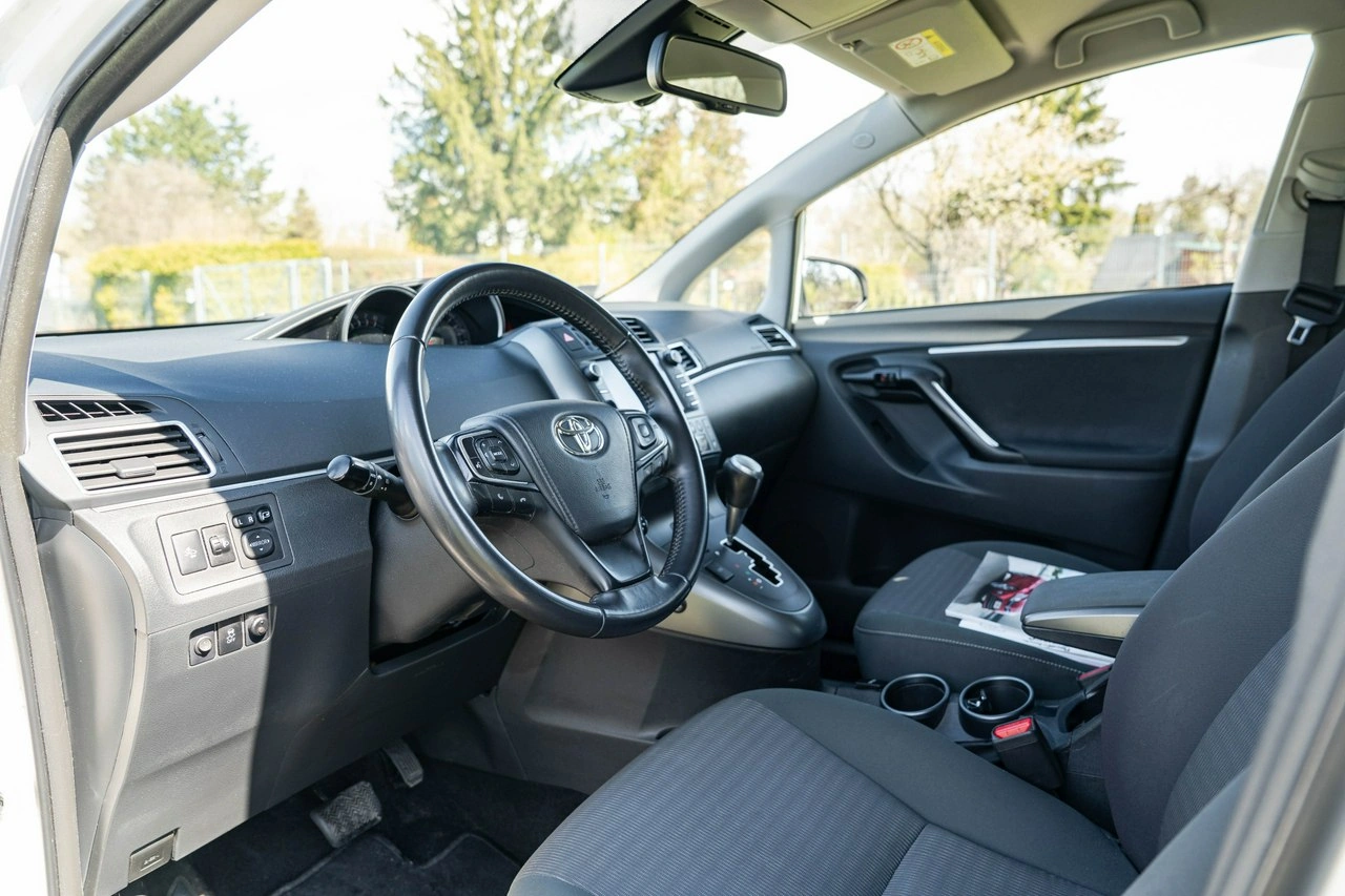 Toyota Verso - Zdjęcie 12