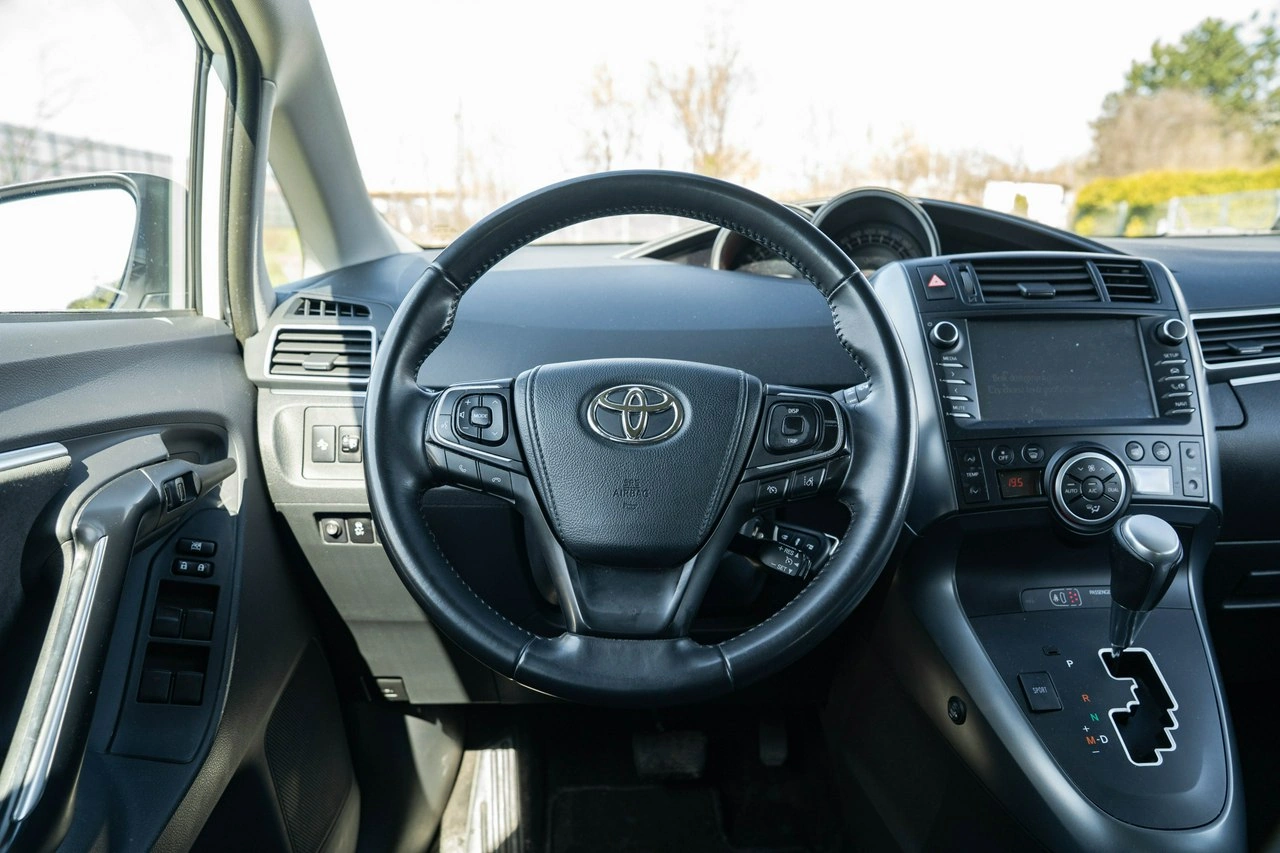 Toyota Verso - Zdjęcie 13