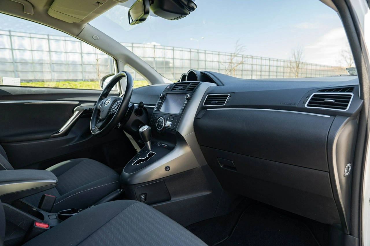 Toyota Verso - Zdjęcie 16