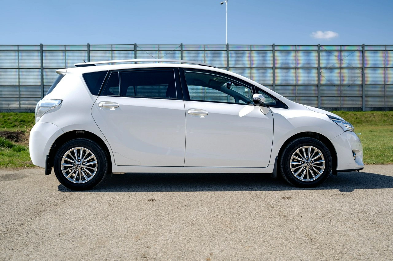 Toyota Verso - Zdjęcie 6