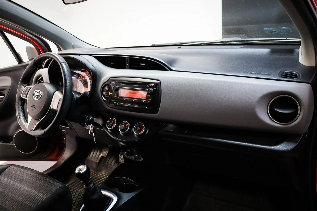 Toyota Yaris - Zdjęcie 12