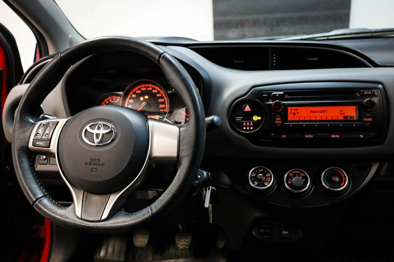 Toyota Yaris - Zdjęcie 13