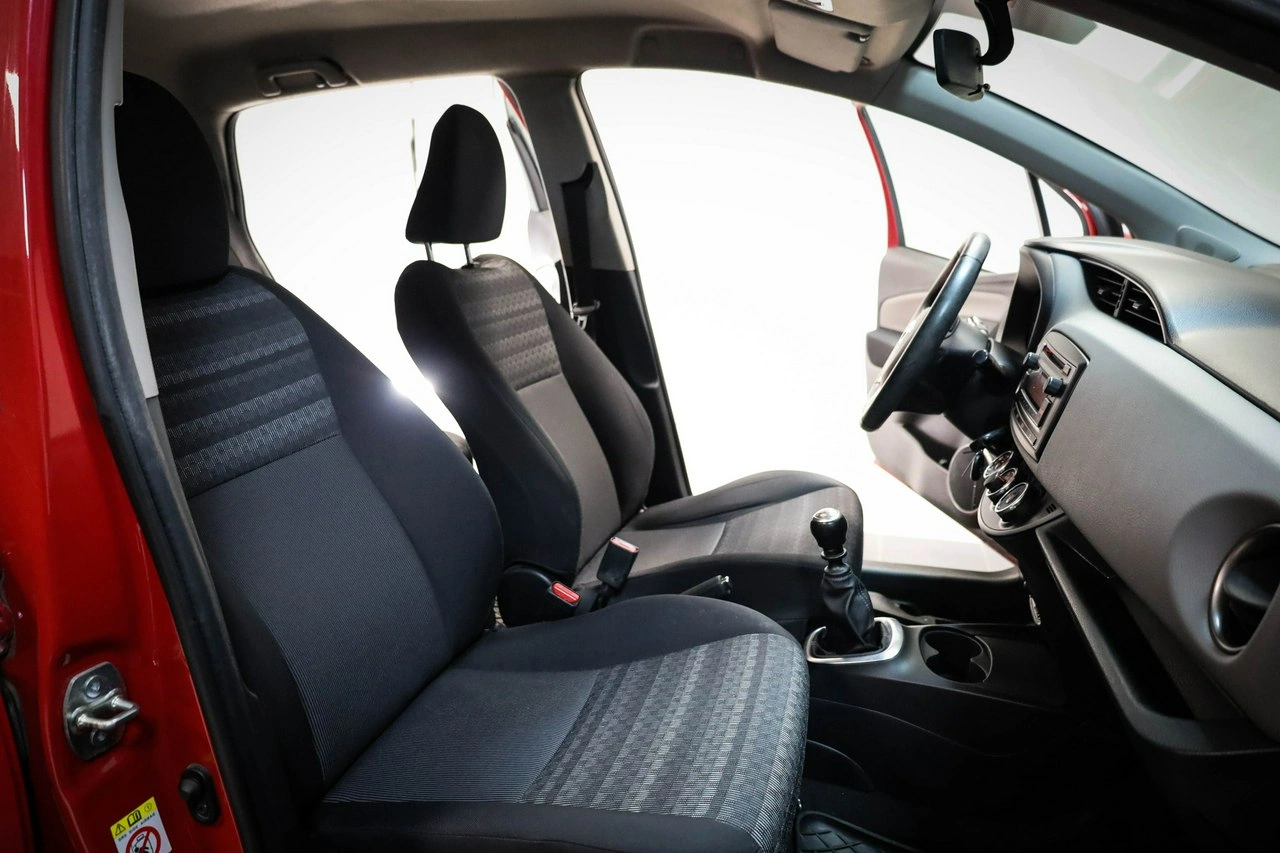 Toyota Yaris - Zdjęcie 14